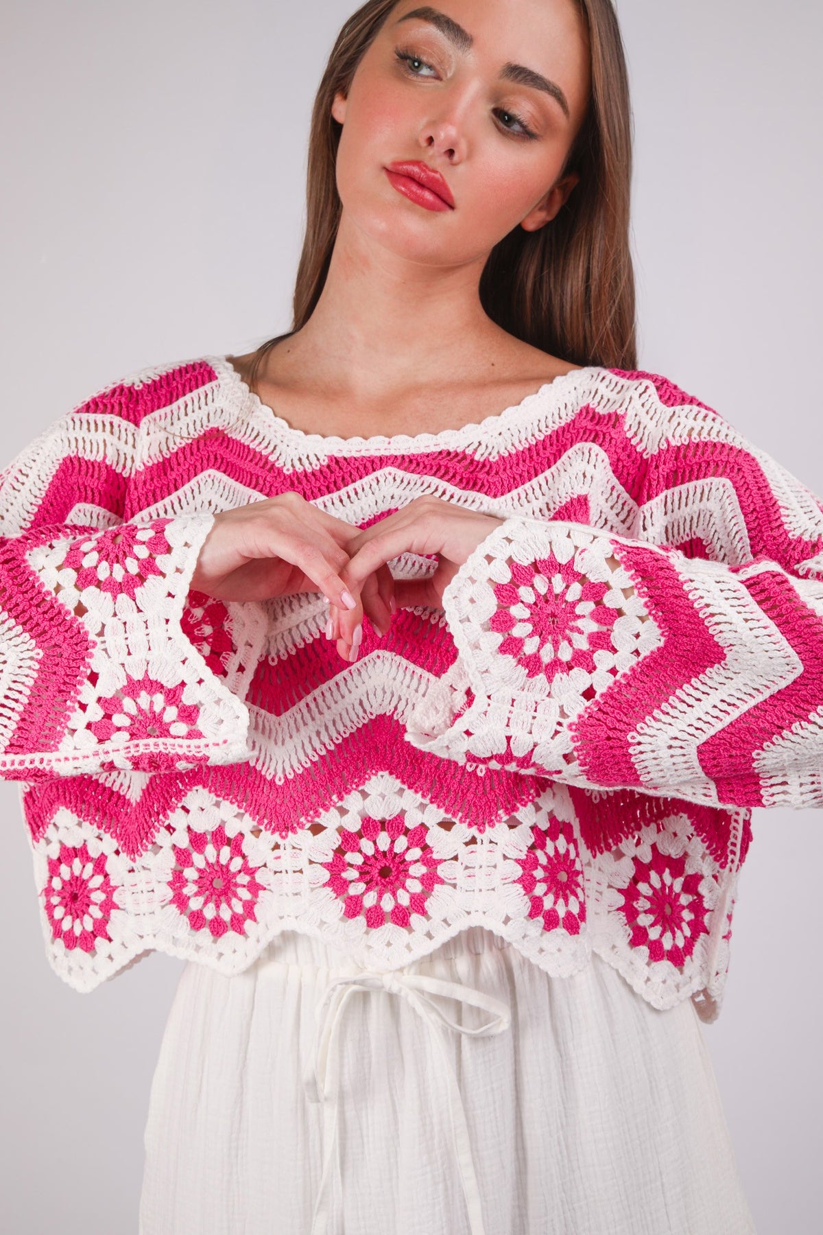 Blusa de crochê em tricô com estampa chevron/floral