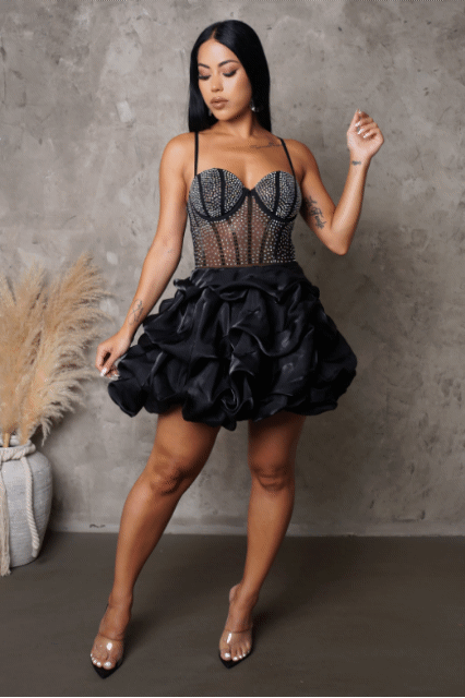 Mini Vestido com Parte Superior de Strass e Parte Inferior Franzida