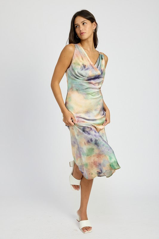 VESTIDO MIDI EM VIÉS COM GOLA CAÍDA