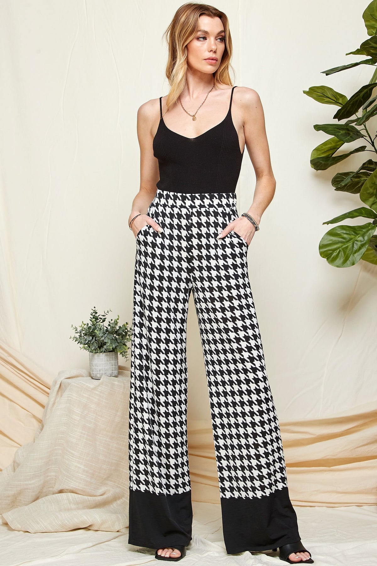 Calça Pantalona Feminina Xadrez Houndstooth Preto e Branco de Cintura Alta