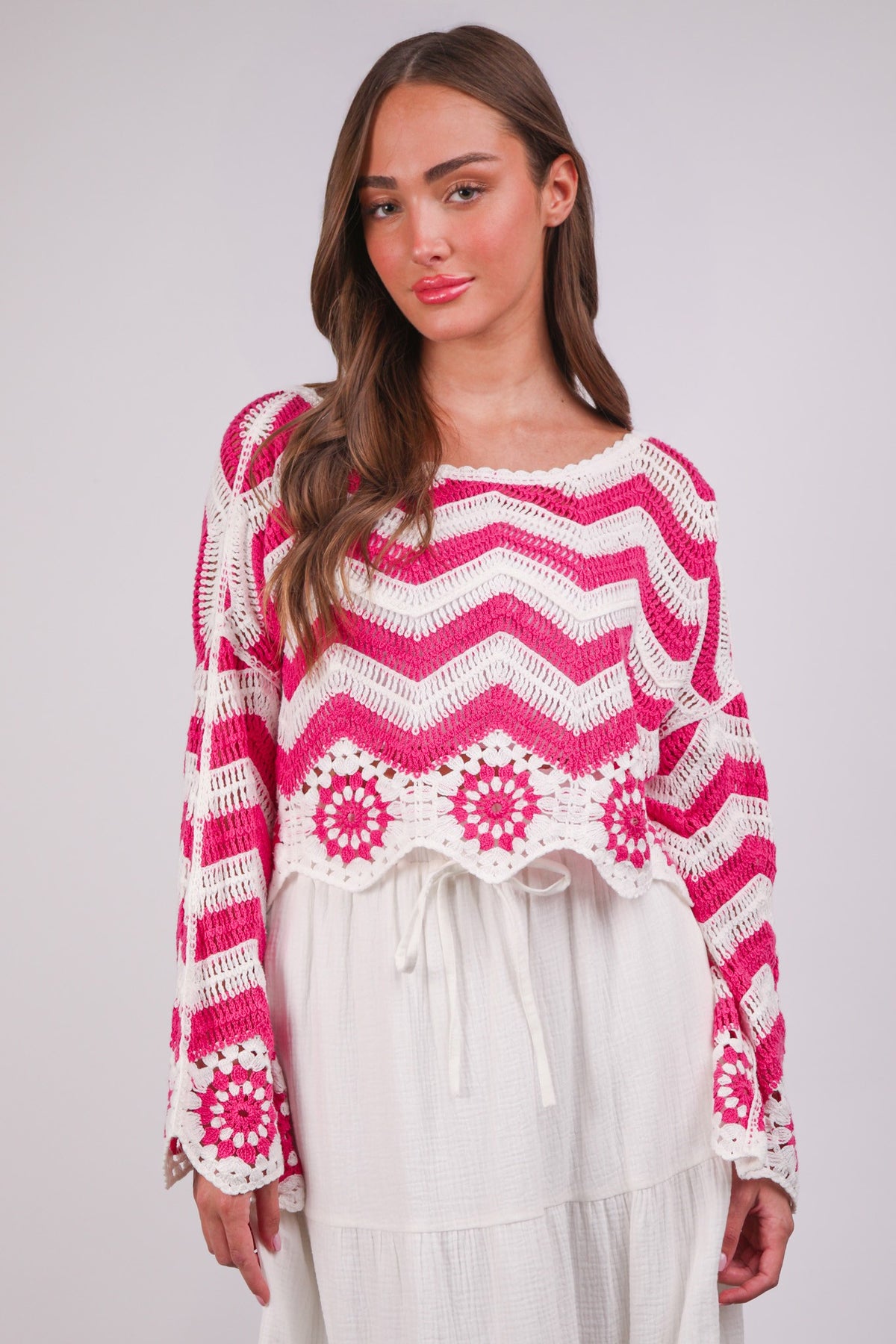 Blusa de crochê em tricô com estampa chevron/floral