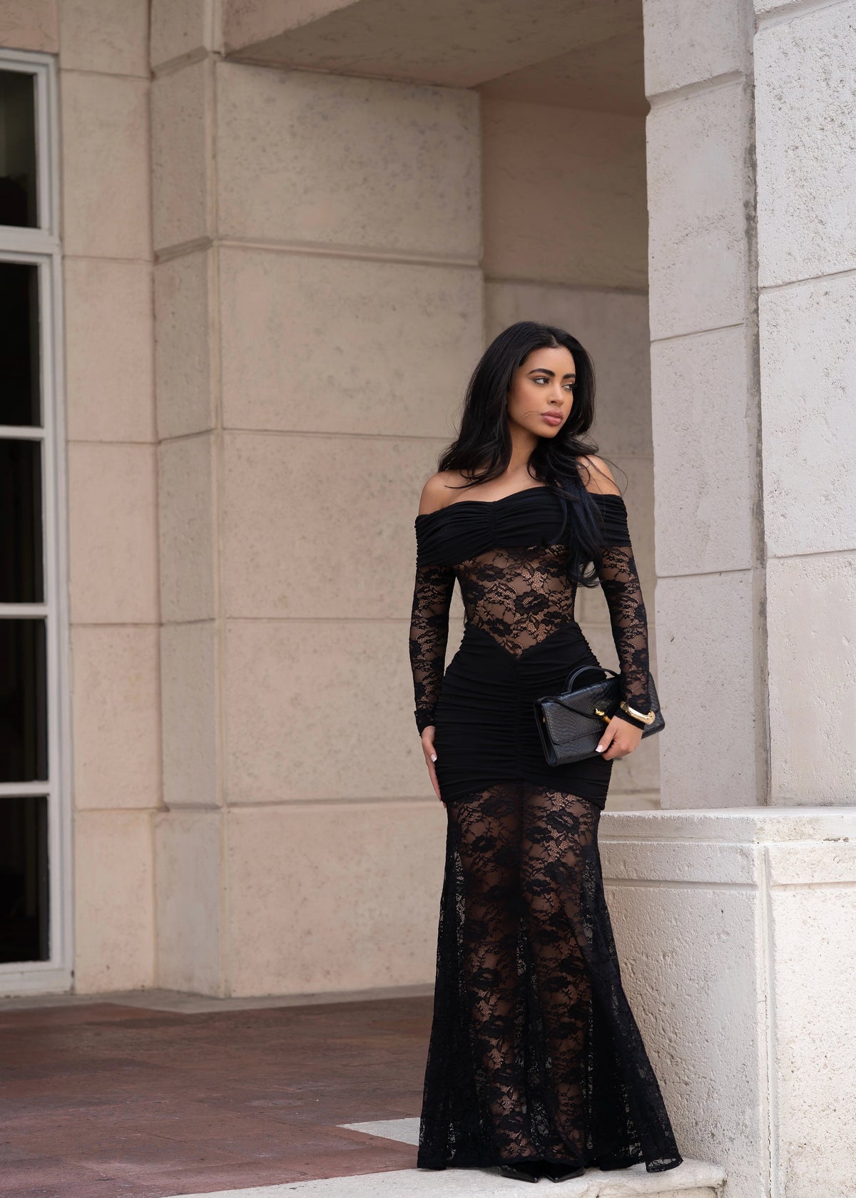 Vestido Longo de Renda Coberto - Preto