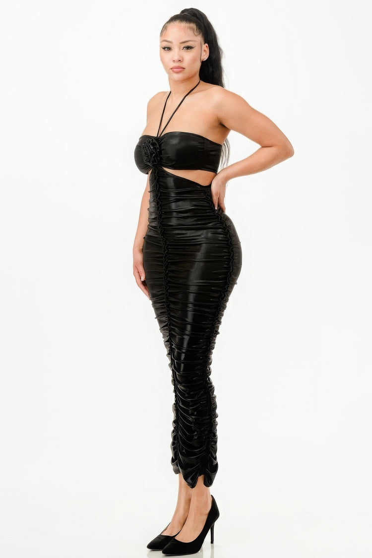 Vestido Halter Drapeado Metalizado com Flor 3D