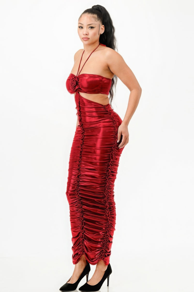 Vestido Halter Drapeado Metalizado com Flor 3D
