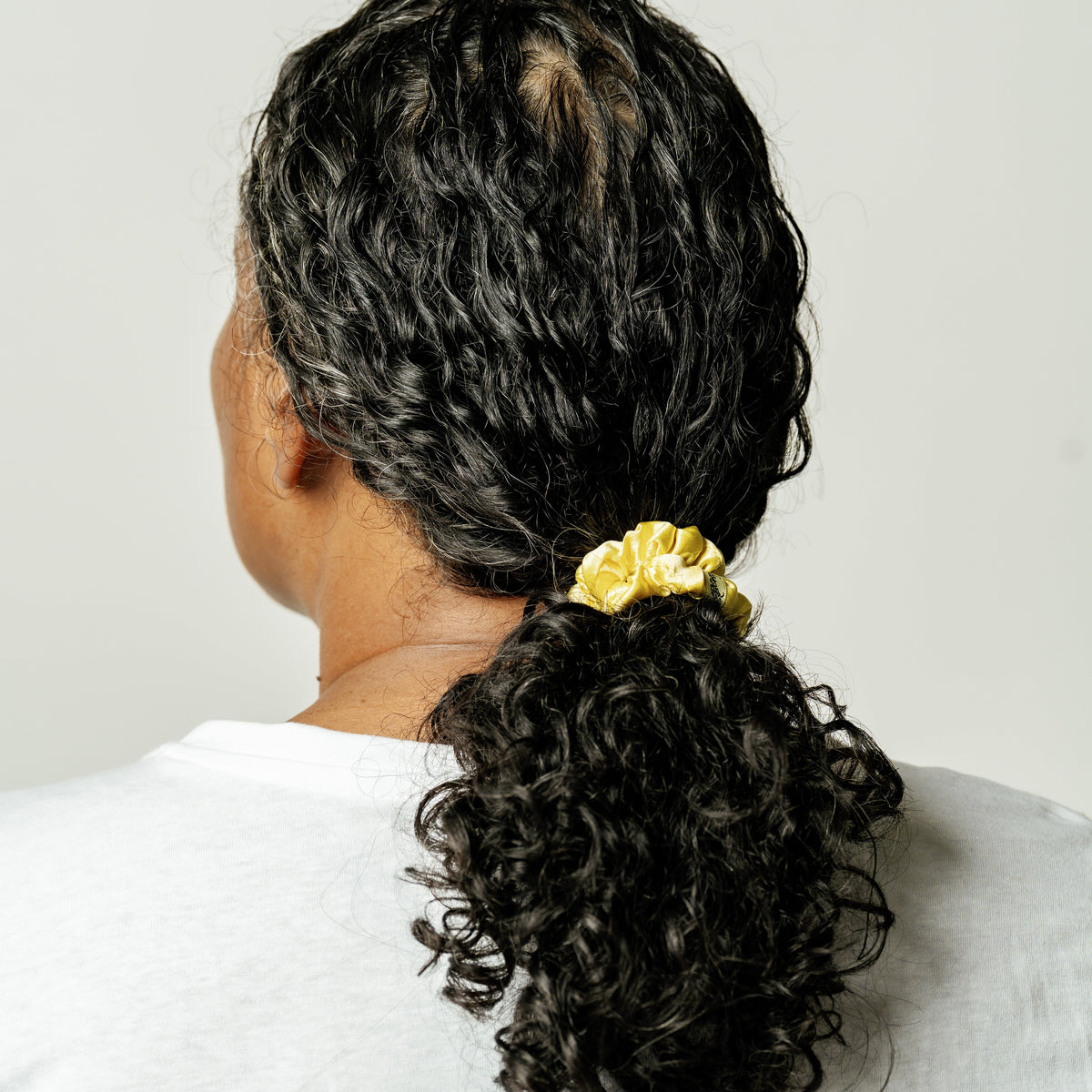 Elástico de Cabelo Pequeno de Seda Orgânica Amarelo Sunshine
