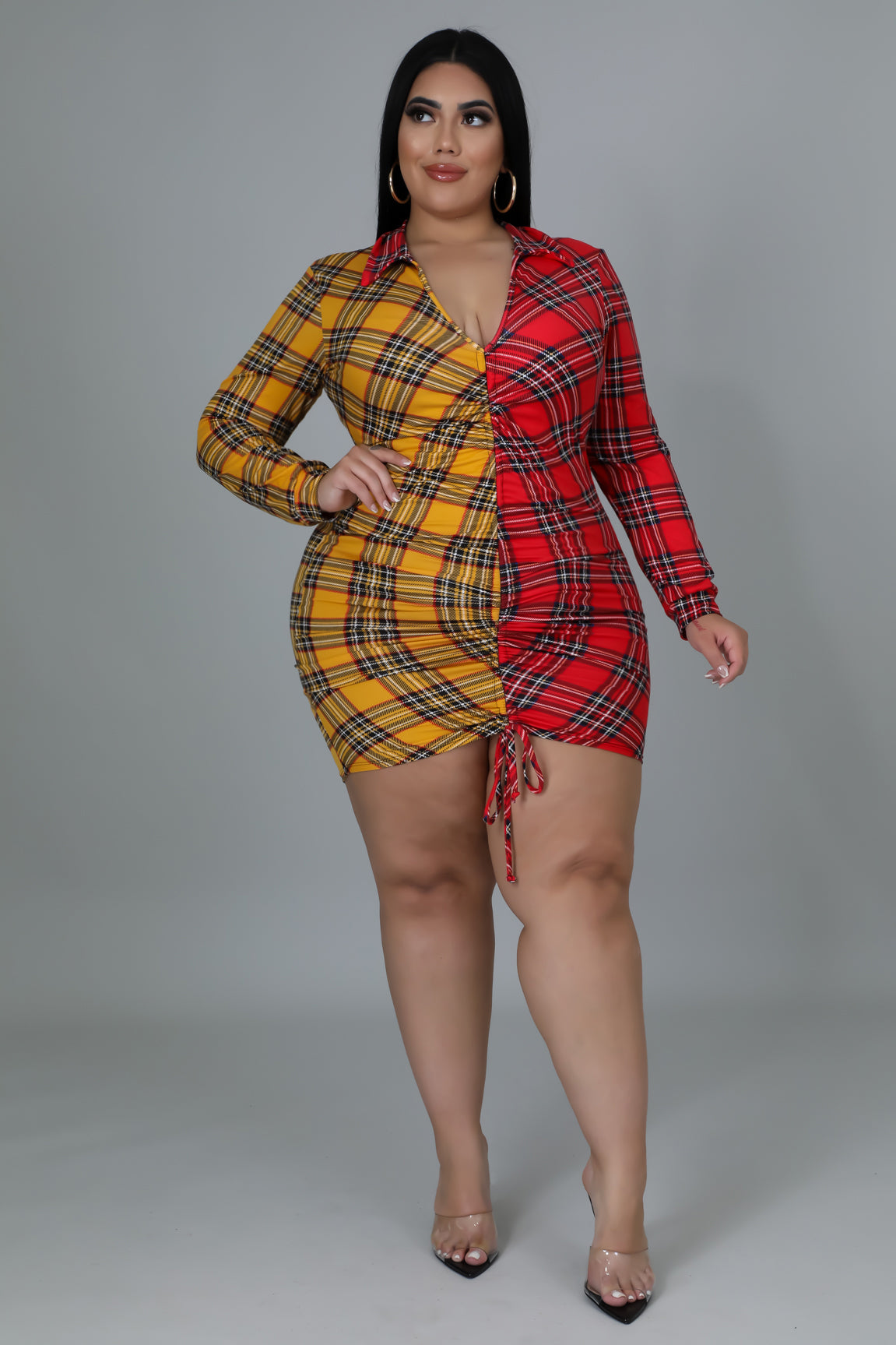 Vestido Plus Size com Drapeado e Estampa Xadrez