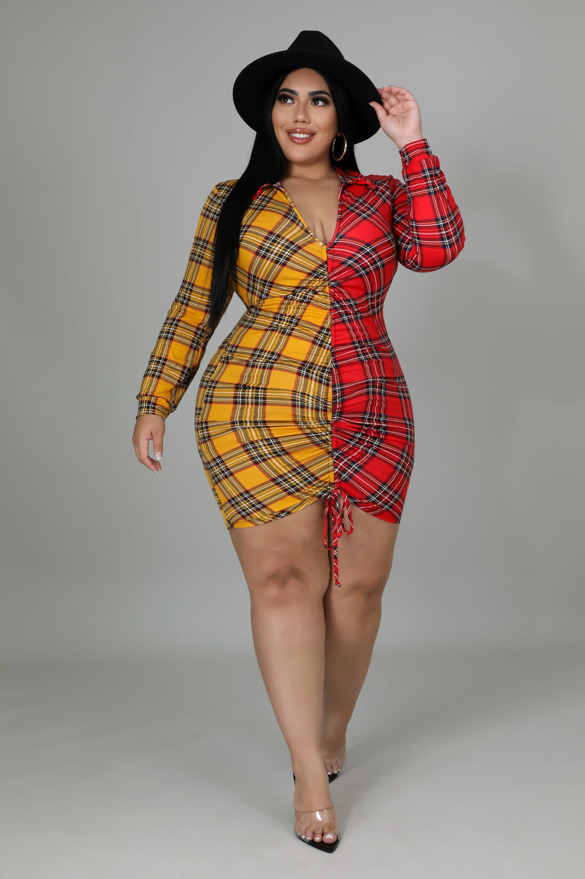 Vestido Plus Size com Drapeado e Estampa Xadrez