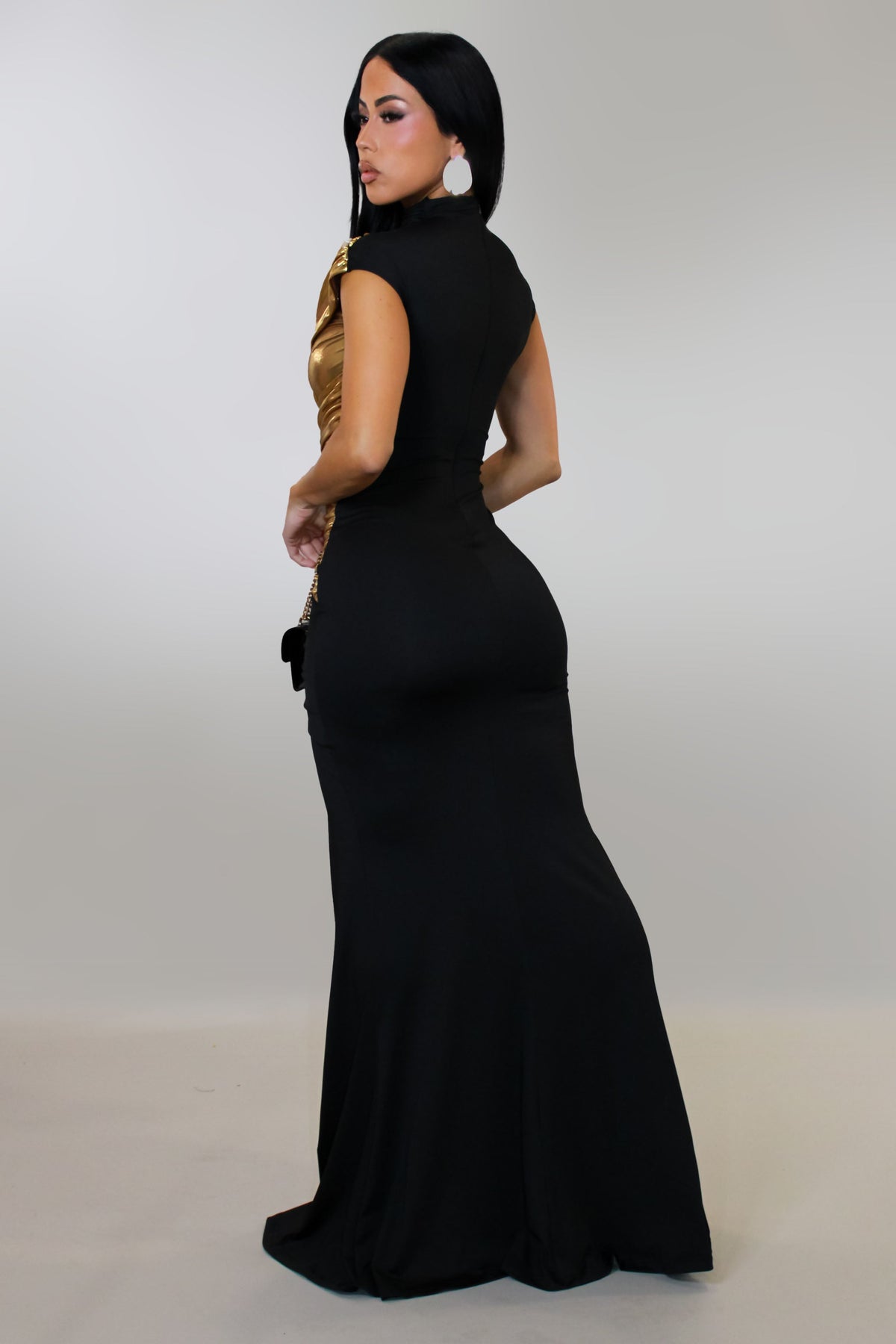 Que Diva! Vestido Longo Metalizado Sólido - Dourado/Preto