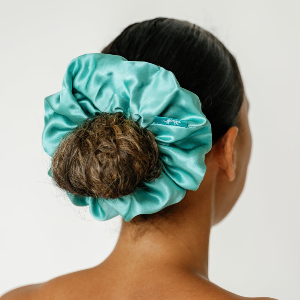 Scrunchie Gigante de Seda Orgânica Verde Jade