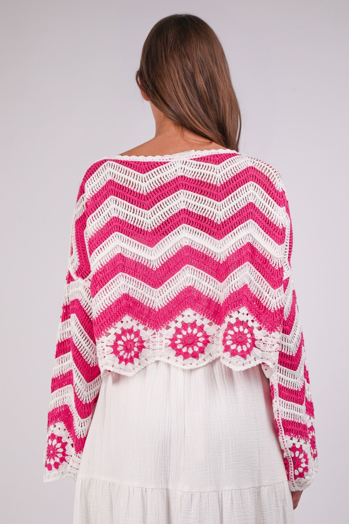 Blusa de crochê em tricô com estampa chevron/floral