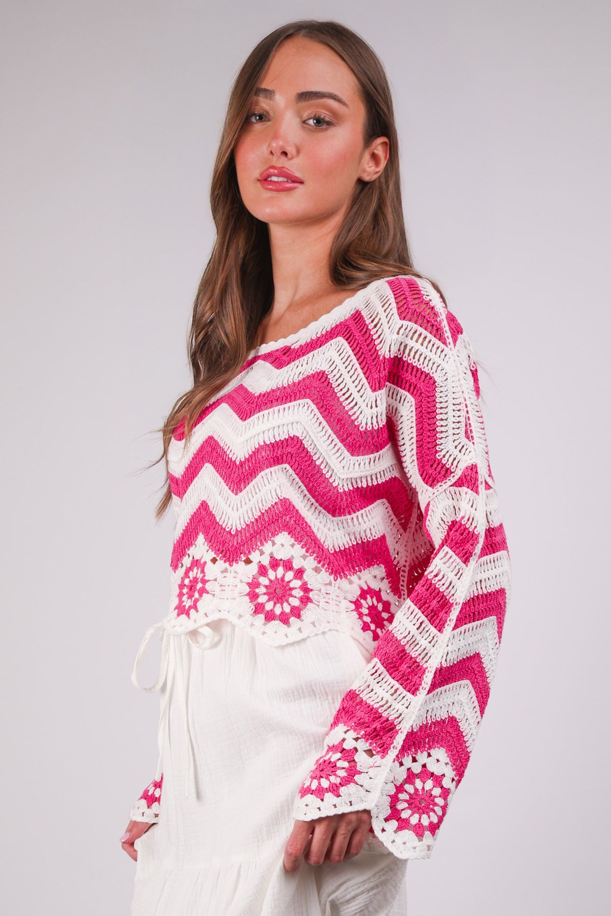 Blusa de crochê em tricô com estampa chevron/floral