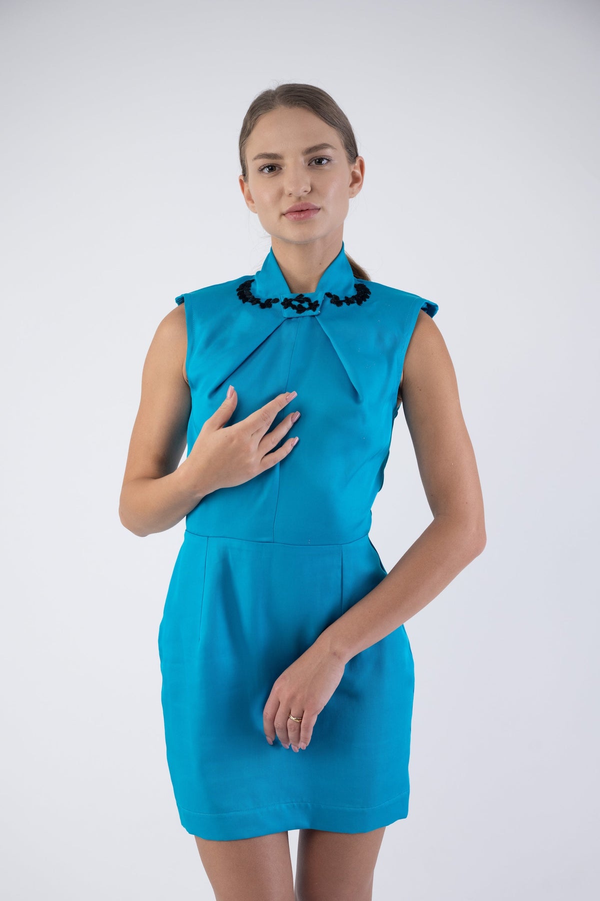 Vestido turquesa com renda