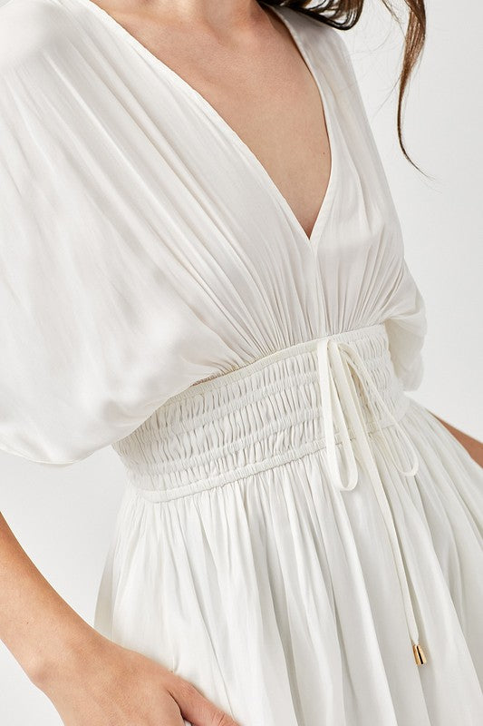 VESTIDO EVASÊ COM CINTURA FRANZIDA E ALÇA DE TASSEL