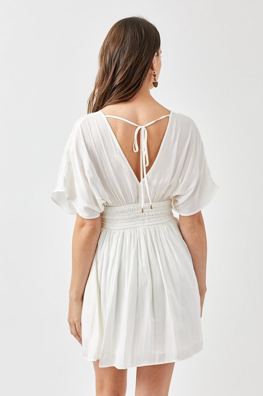 VESTIDO EVASÊ COM CINTURA FRANZIDA E ALÇA DE TASSEL