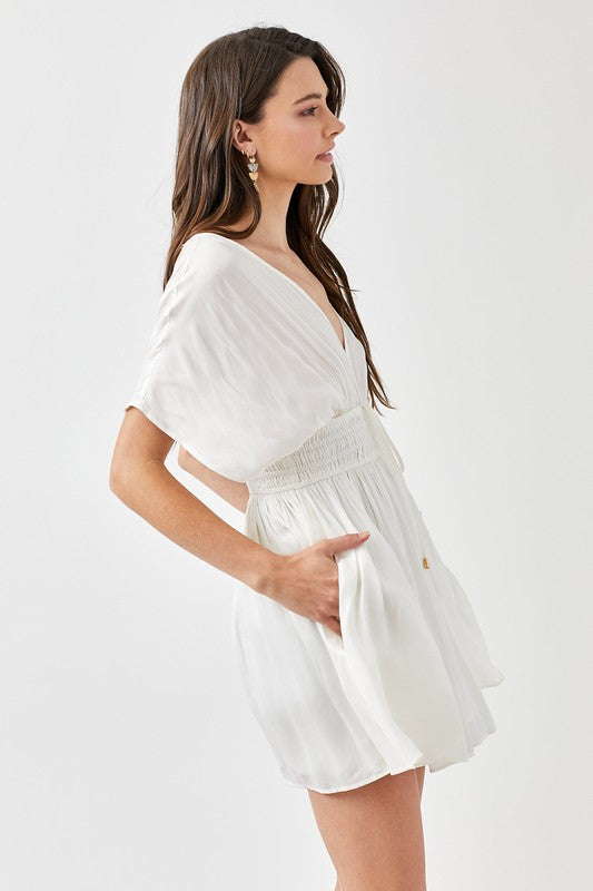 VESTIDO EVASÊ COM CINTURA FRANZIDA E ALÇA DE TASSEL