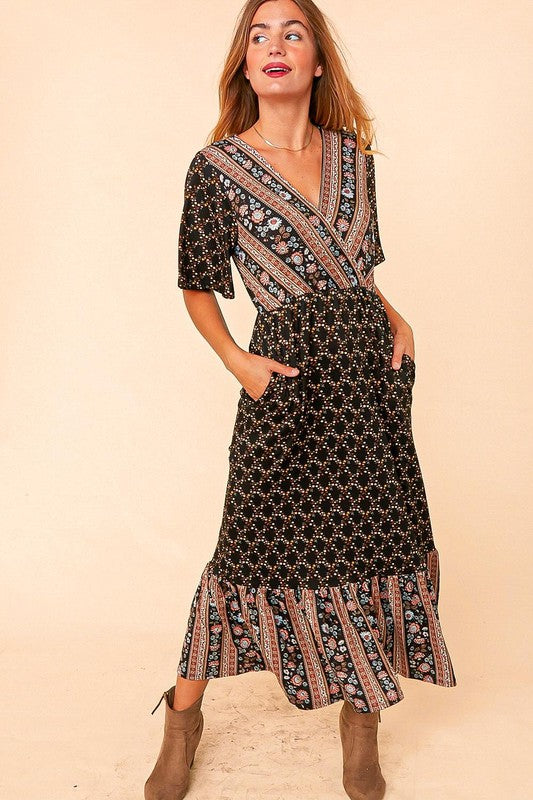 VESTIDO LONGO TRANSPASSADO COM ESTAMPA ÉTNICA FLORAL NA BARRA