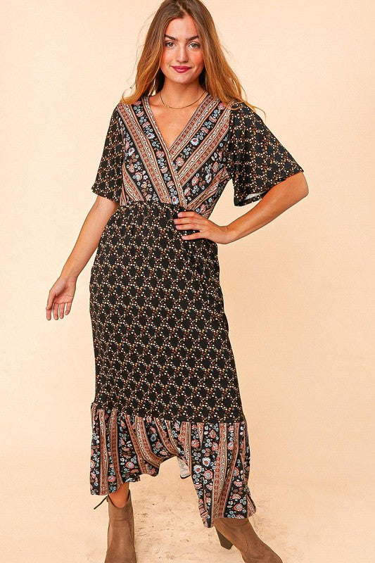 VESTIDO LONGO TRANSPASSADO COM ESTAMPA ÉTNICA FLORAL NA BARRA