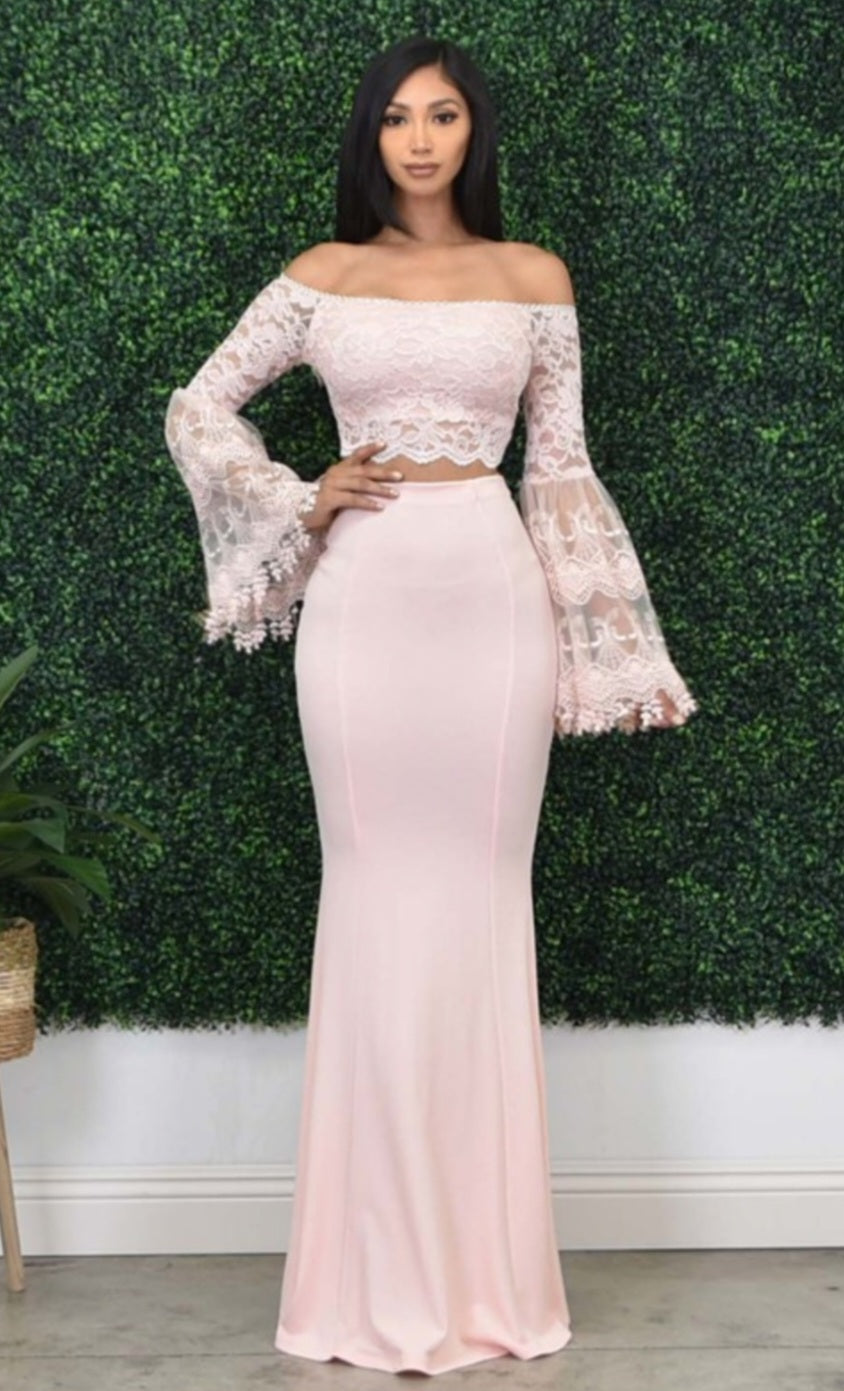 Conjunto Formal Saia Longa Rosa Blush e Blusa Ombro a Ombro de Renda Manga Morcego