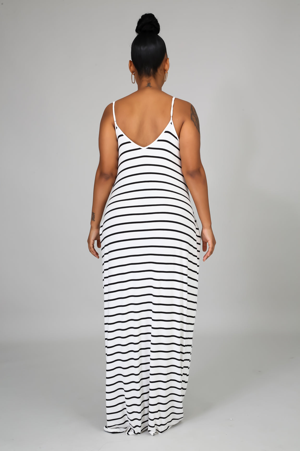 Vestido Maxi Listrado Solto e Confortável com Bolsos