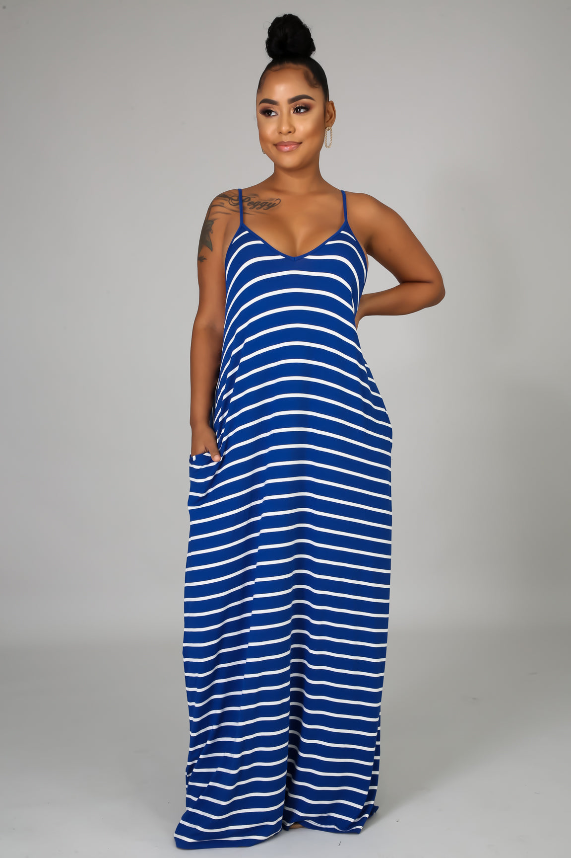 Vestido Maxi Listrado Solto e Confortável com Bolsos