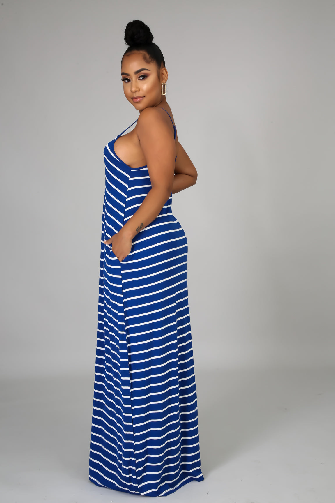 Vestido Maxi Listrado Solto e Confortável com Bolsos