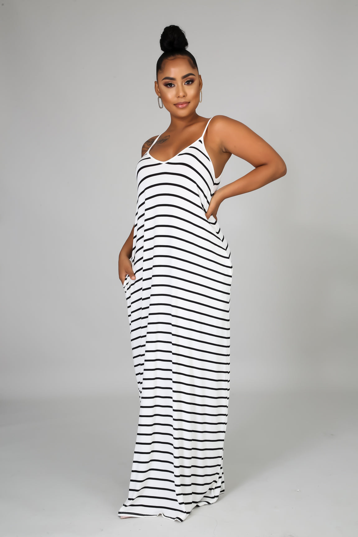 Vestido Maxi Listrado Solto e Confortável com Bolsos