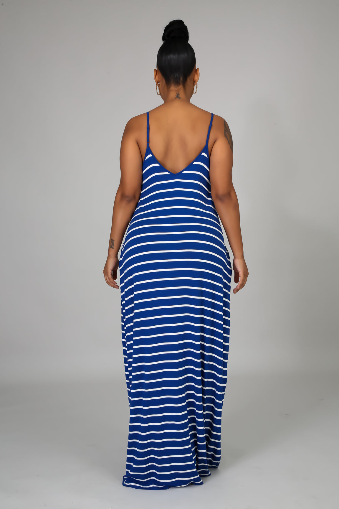 Vestido Maxi Listrado Solto e Confortável com Bolsos