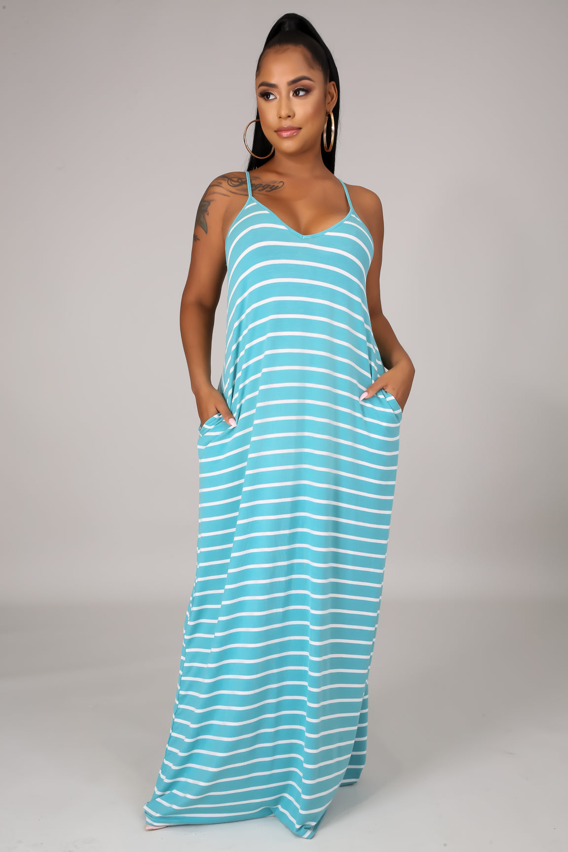Vestido Maxi Listrado Solto e Confortável com Bolsos