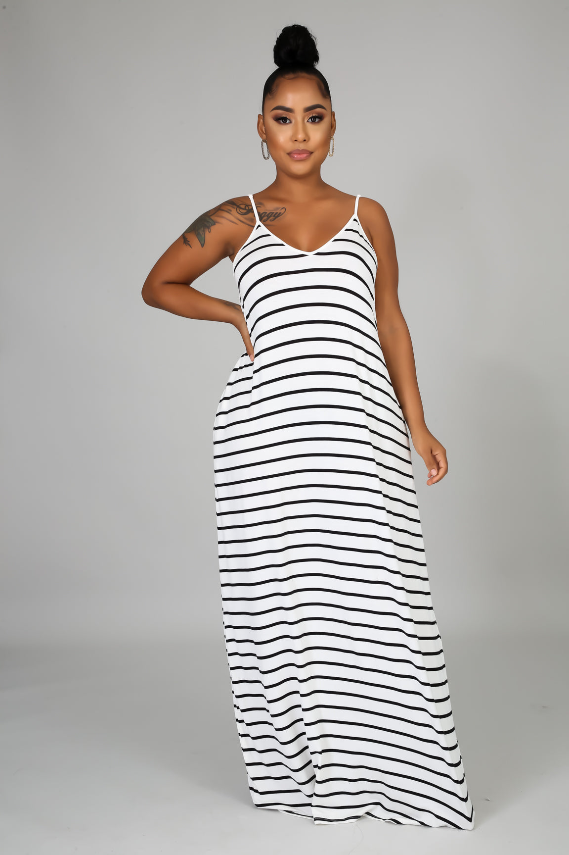 Vestido Maxi Listrado Solto e Confortável com Bolsos