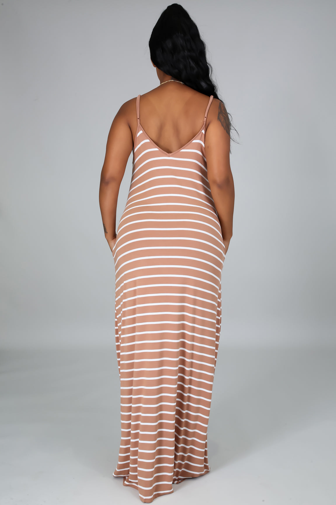 Vestido Maxi Listrado Solto e Confortável com Bolsos