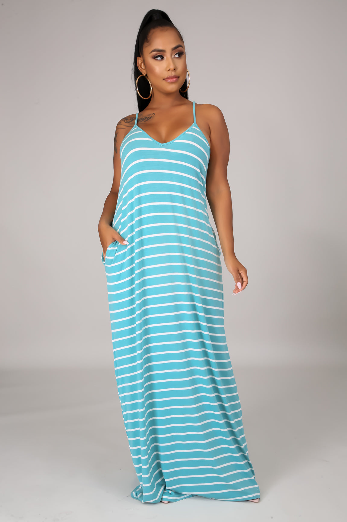 Vestido Maxi Listrado Solto e Confortável com Bolsos