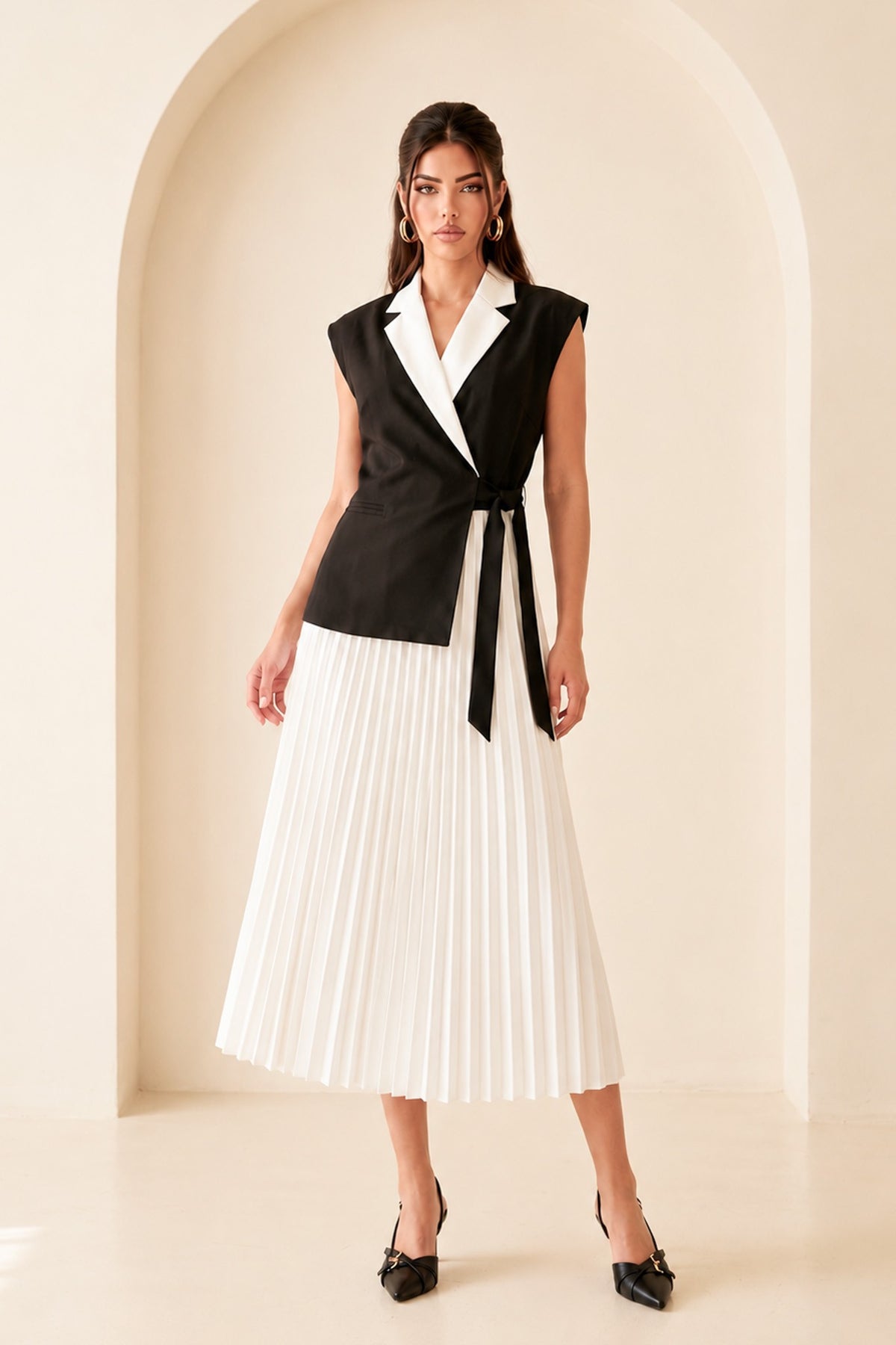 Sleeveless Contrast Suit-Style Midi Dress- Black/White