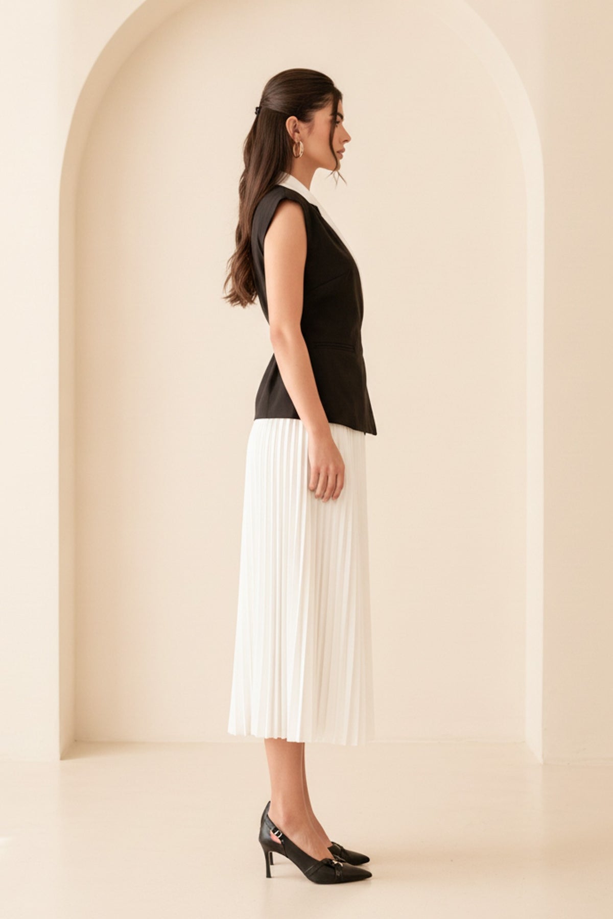 Sleeveless Contrast Suit-Style Midi Dress- Black/White