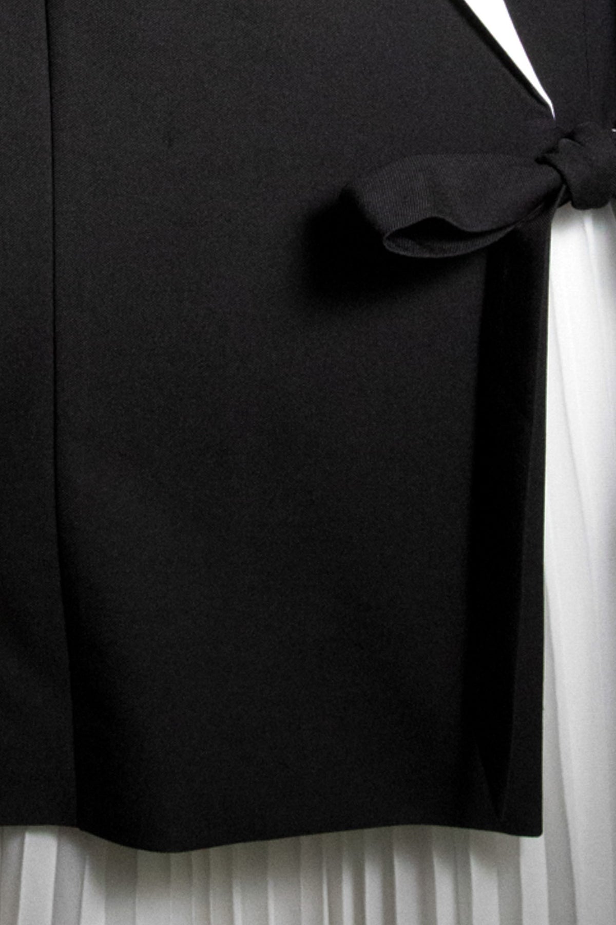 Sleeveless Contrast Suit-Style Midi Dress- Black/White
