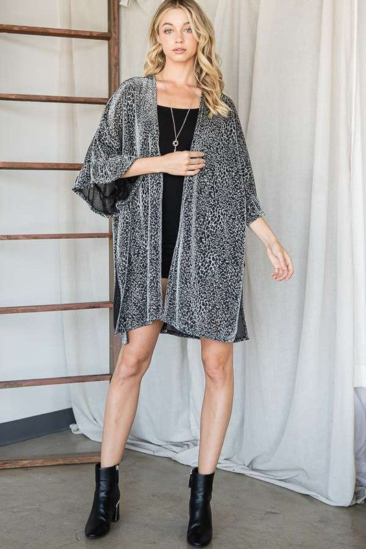 SILVER METALLIC ANIMAL PRINT KIMONO