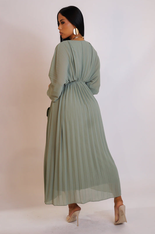 Exquisitely Endearing Loose Pleated Midi Dress- Green