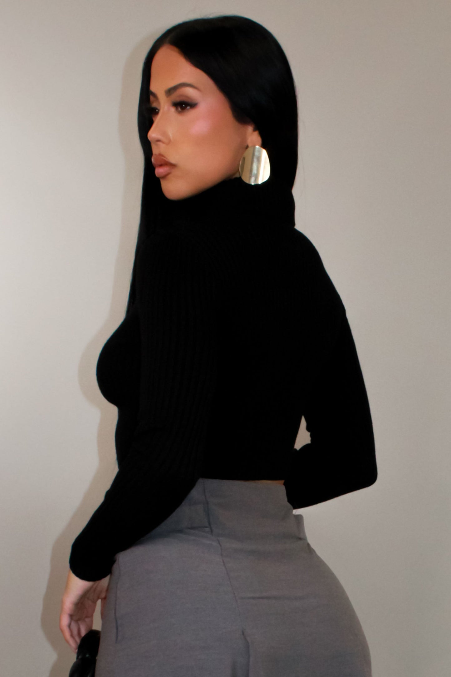 Cropped Turtle Neck Long Sleeve Top- Black