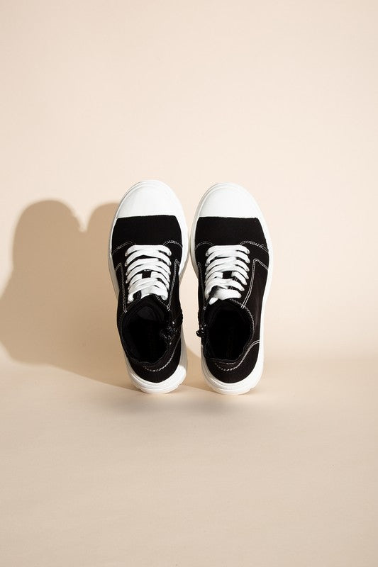 CRAYON-G LACE UP BLACK & WHITE SNEAKERS