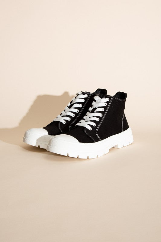 CRAYON-G LACE UP BLACK & WHITE SNEAKERS