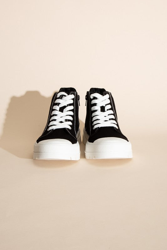 CRAYON-G LACE UP BLACK & WHITE SNEAKERS