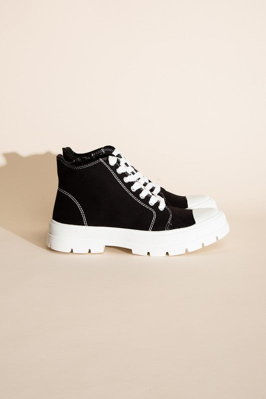 CRAYON-G LACE UP BLACK & WHITE SNEAKERS