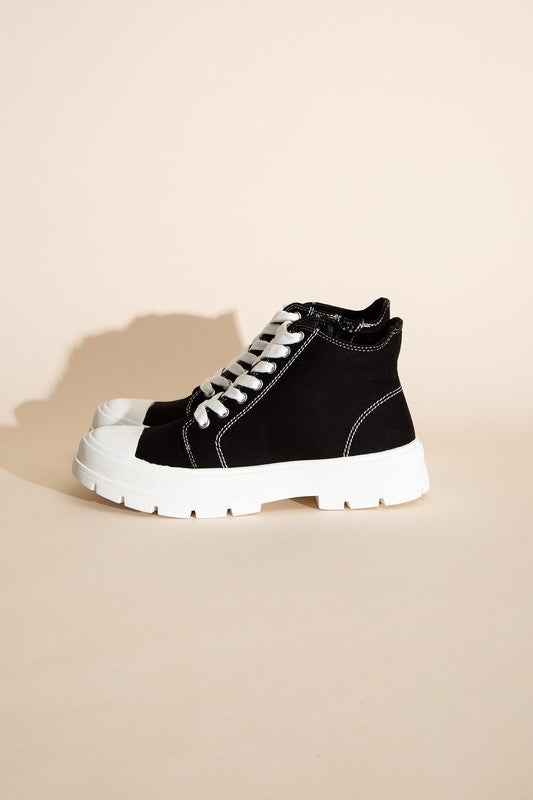 CRAYON-G LACE UP BLACK & WHITE SNEAKERS